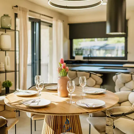 Sofija By Awaytocroatia فيلة Tar-Vabriga