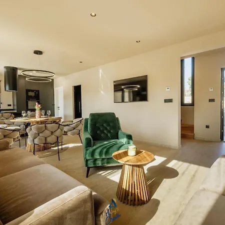 Sofija By Awaytocroatia فيلة